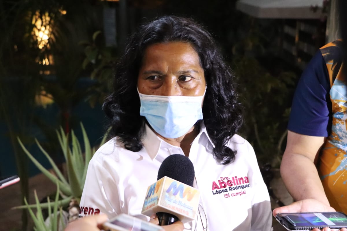 Alcaldesa de Acapulco señala que no es ignorante; tiene un doctorado