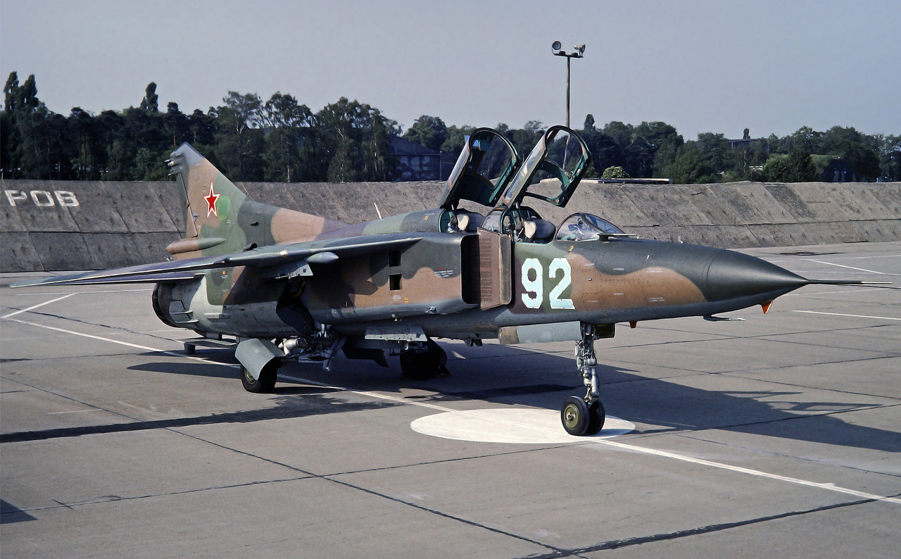 559 APIB Mig-23UB 92 Blue_6902015 (10)