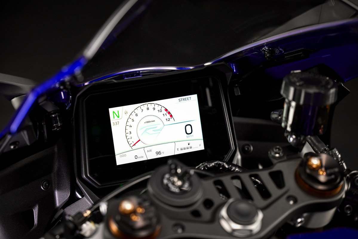 2025_YAM_YZF900R9_EU_DPBMC_DET_010_03_preview