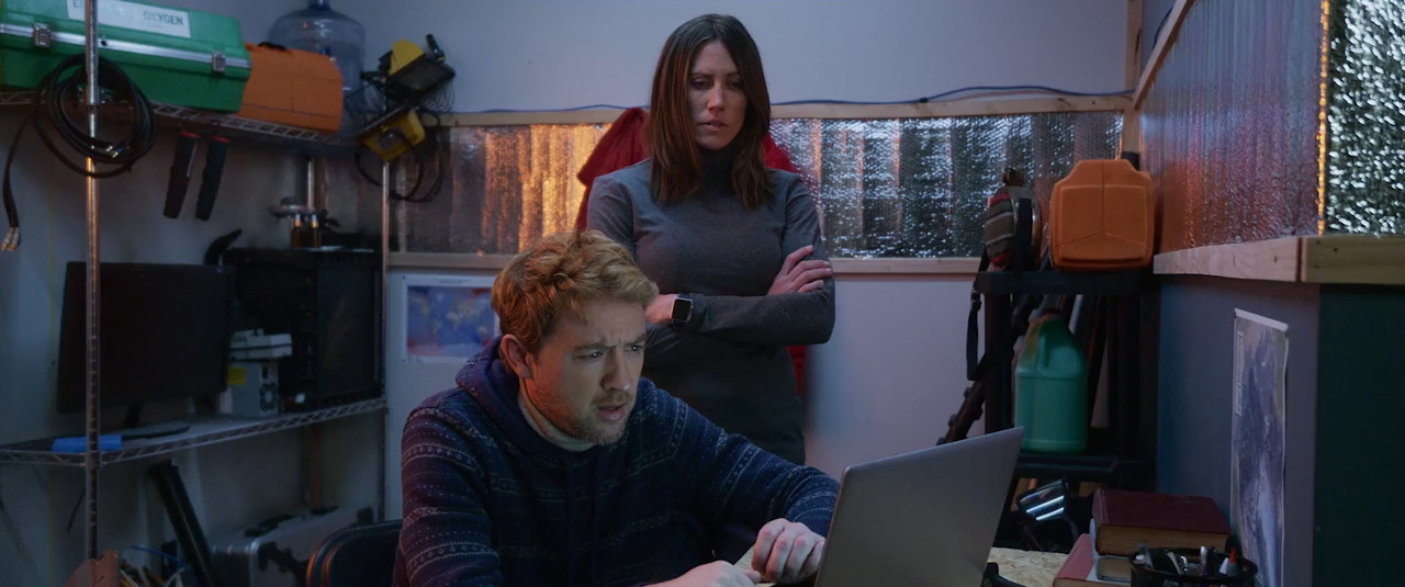 America Is Sinking 2023 BluRay [Hindi + Tamil + English] 480p 720p Screenshot