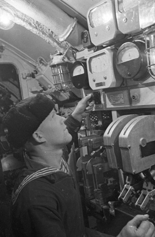 К-21 старшина 2-й статьи Н.Е. Суслов  командир отделения, 1943г..