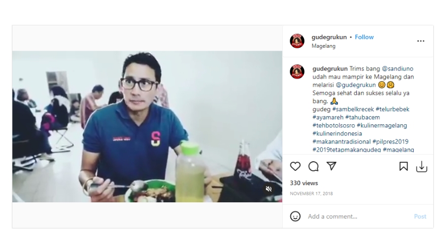 Sandiaga Uno saat mencicipi Gudeg Rukun pada 2016 silam.