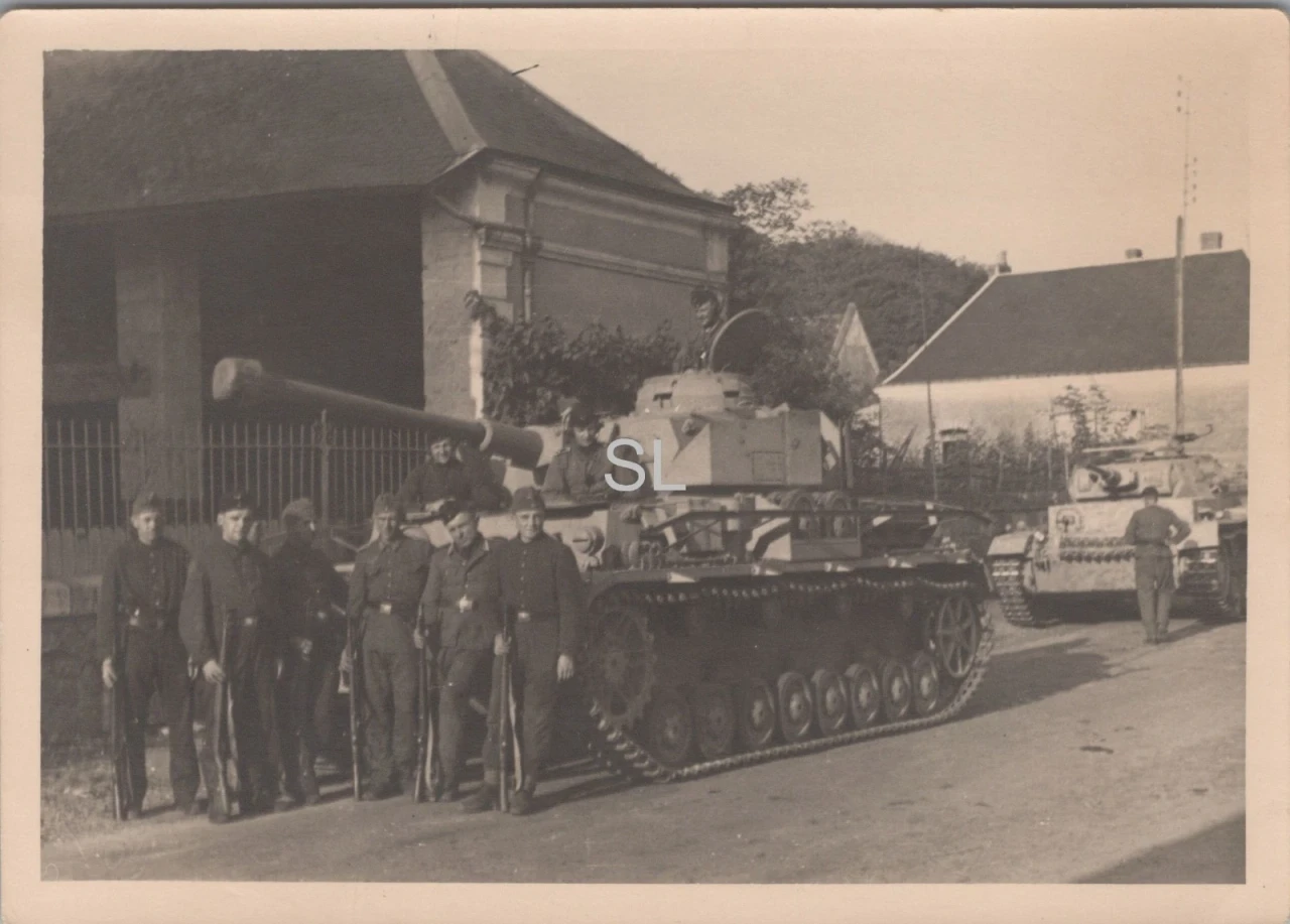 Foto Schwere Panzer Abteilung Panzer 4 mit Langrohr FRA 1943 44 (MBF 99) (1)
