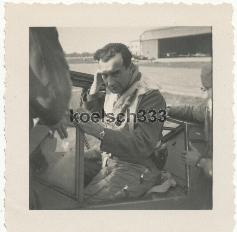 Foto Staffelkapitän Günther -Hupatz- Seeger JG 53 Pik As im Me 109 Flugzeug 1943