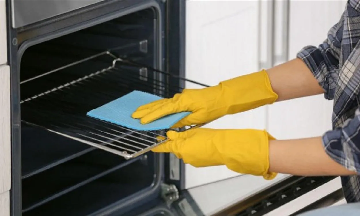 ¿Qué pasa si aplicas pasta de dientes en el horno de la estufa?