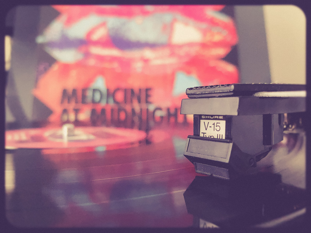 Dual 1229 und Foo Fighters - Medicine at Midnight (1 von 1)