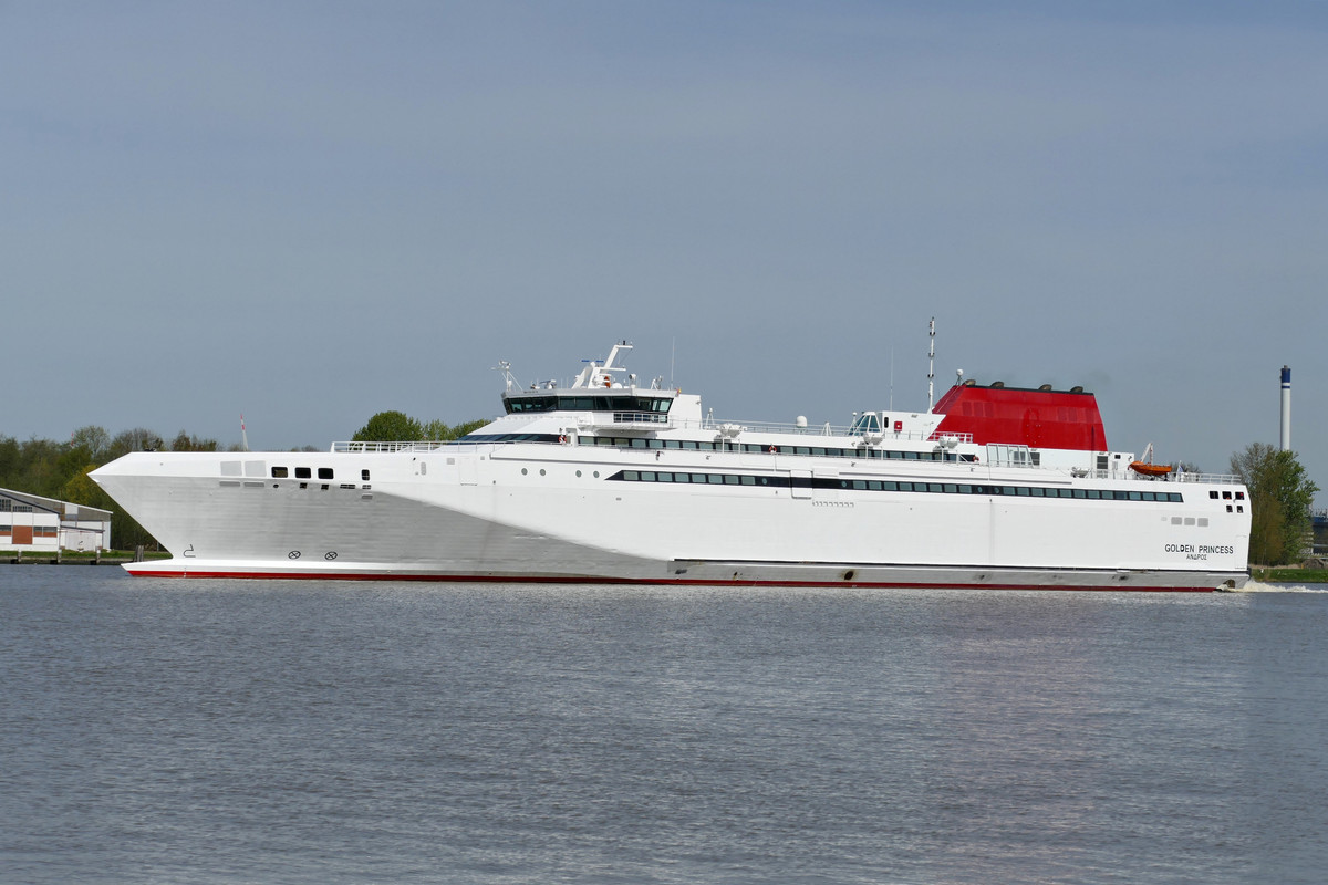 Golden Princess (OK-010523-2)