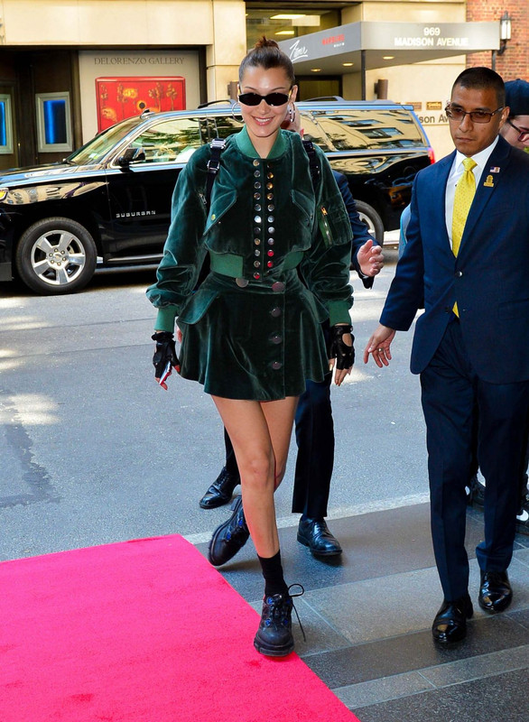 bella-hadid-arrives-to-carlyle-hotel-in-new-york-05-07-2018-13