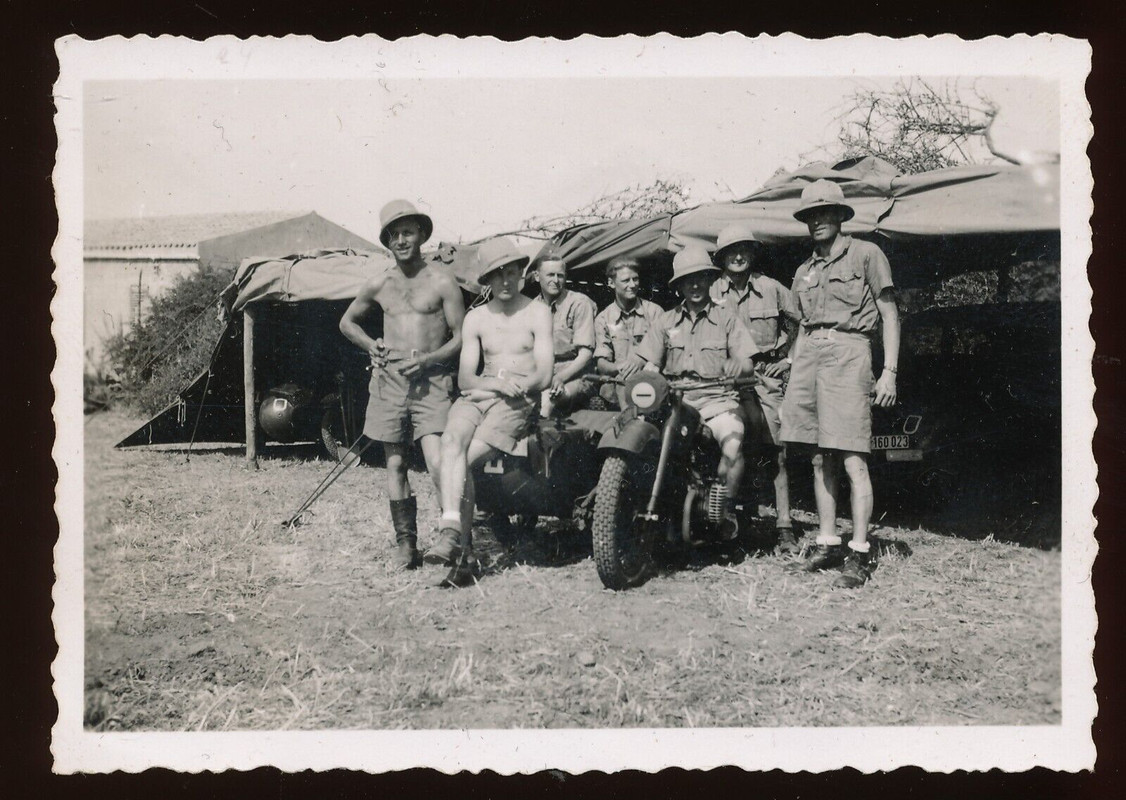 Foto - Soldaten Süduniform Tropenhelm Motorrad - Agrigento Italien 2.WK