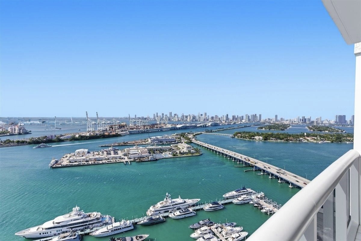 400 Alton Road, Unit 3403, Miami Beach, FL luxury rental bay and marina view