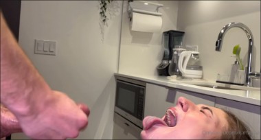 [Image: Cumshots16049015112.jpg]