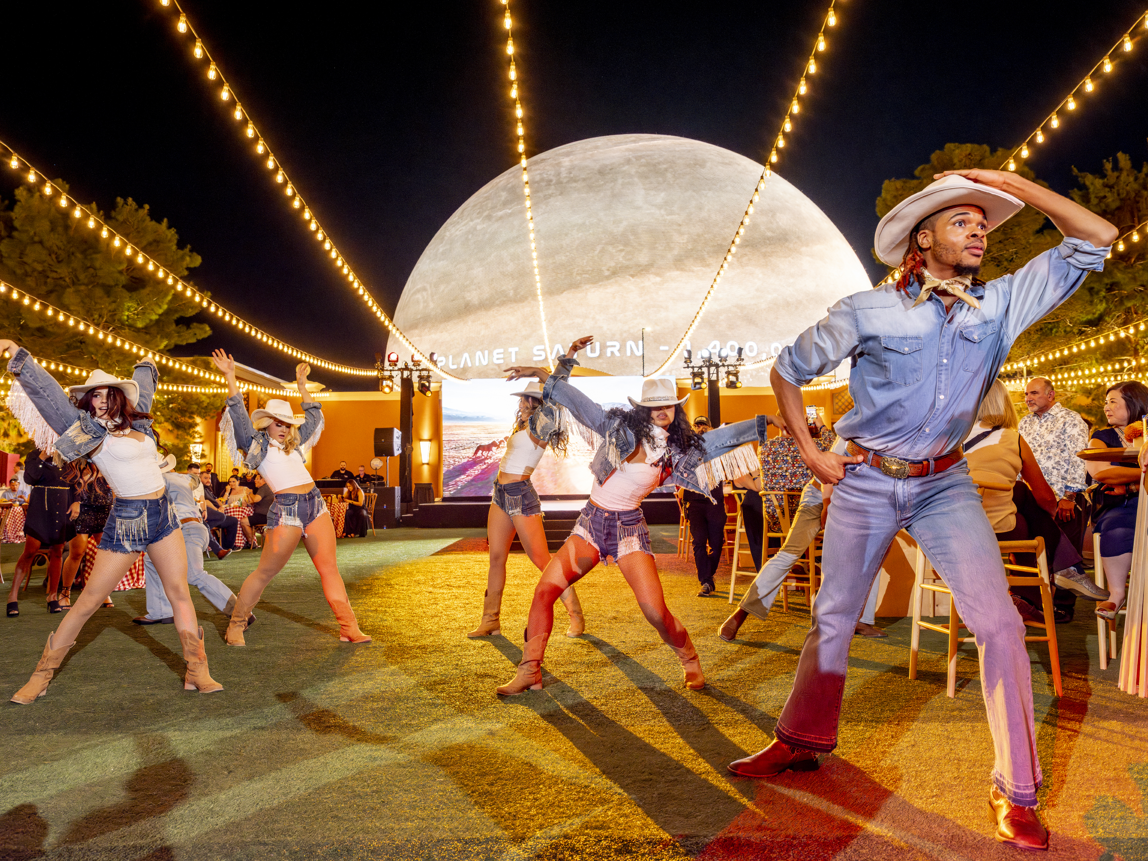 Dancers-The-Feast-Revelry-at-Wynn-Las-Vegas
