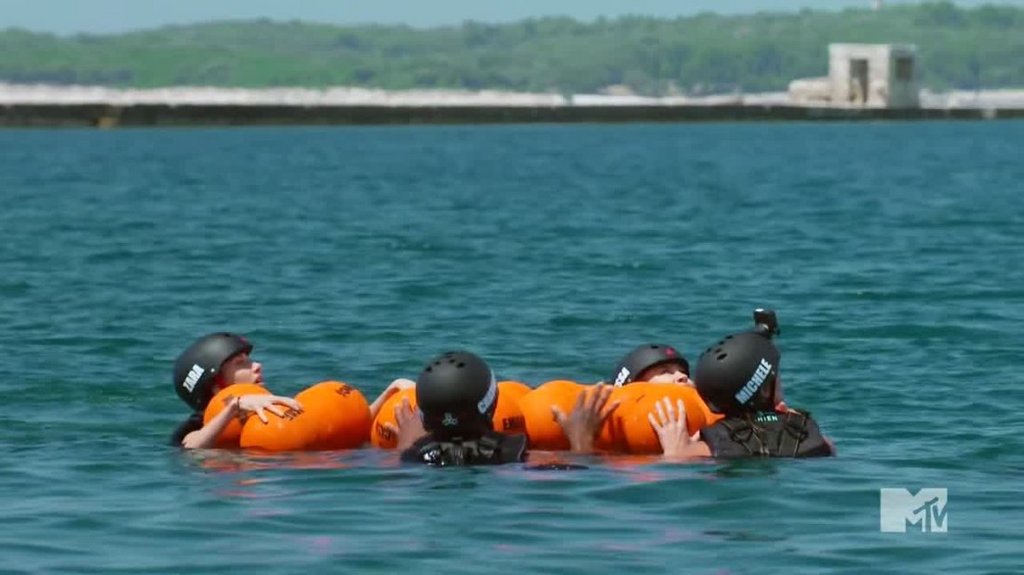 [Image: a9uzgd34db7m.jpg]