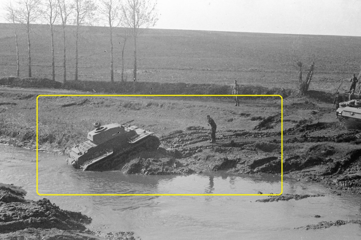 2x Foto Negativ Pz.Kpfw. II Ausf. J & Panzer III Vormarsch Schlamm Russland Orel (1)