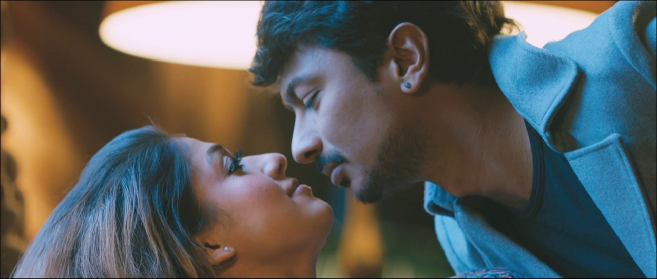 vlcsnap-2024-12-19-21h18m00s467