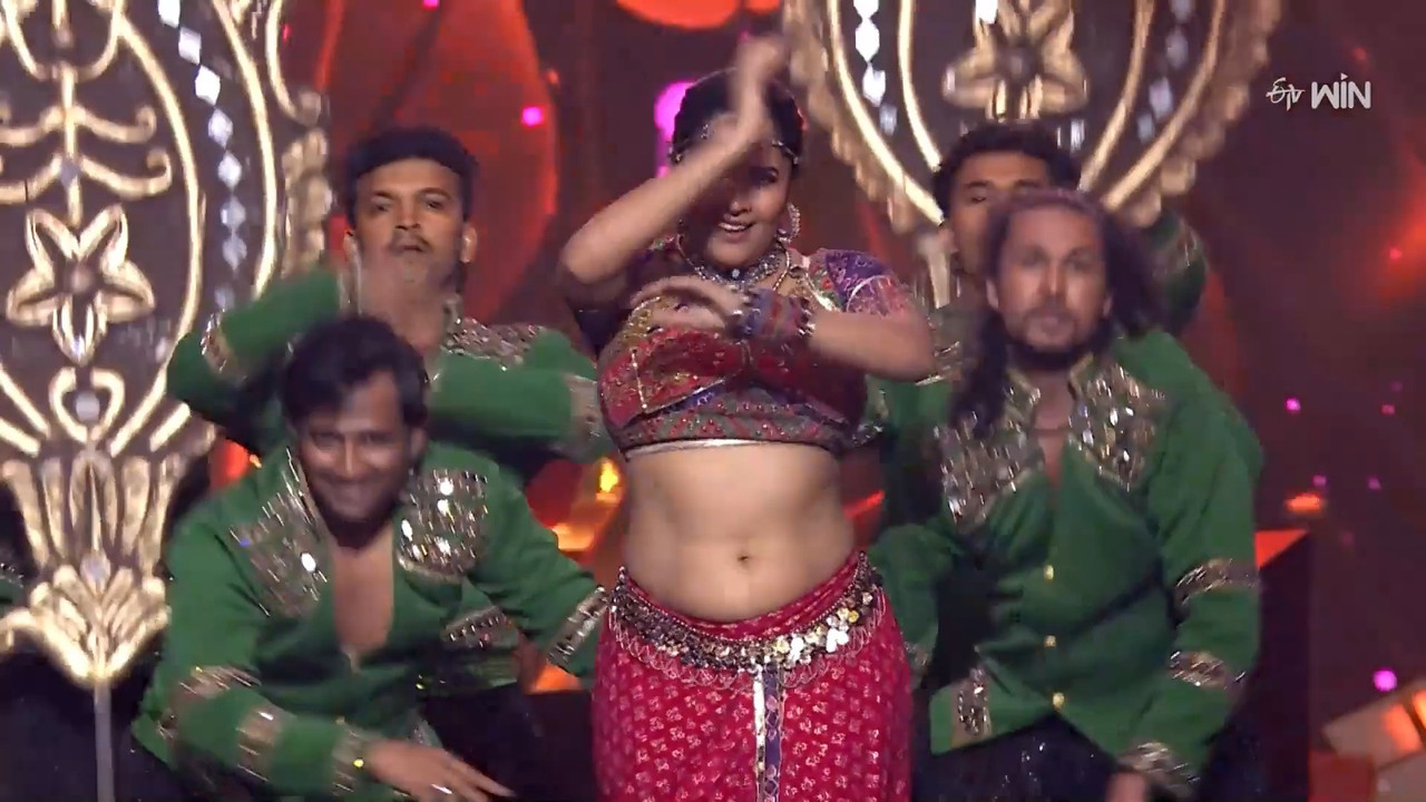 [Image: Anasuya-Bharadwaj-Sizzling-Steamy-Hot-Pe...me-mp4.jpg]