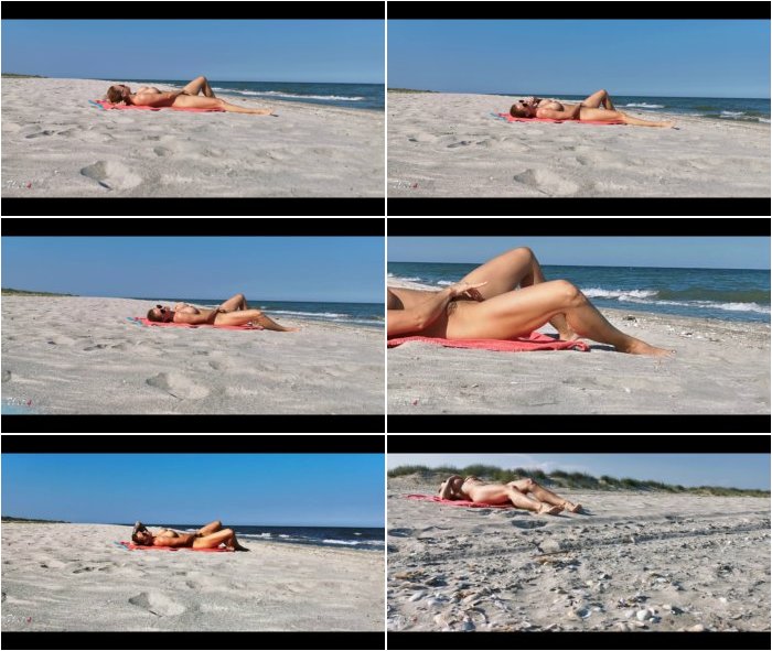 Kinky-Girl-Masturbating-on-the-Beach-3.jpg
