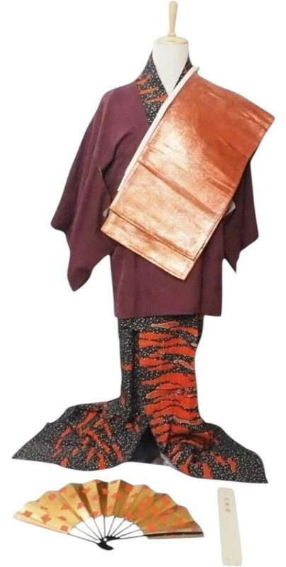 An Ebay photo showing various kimono items