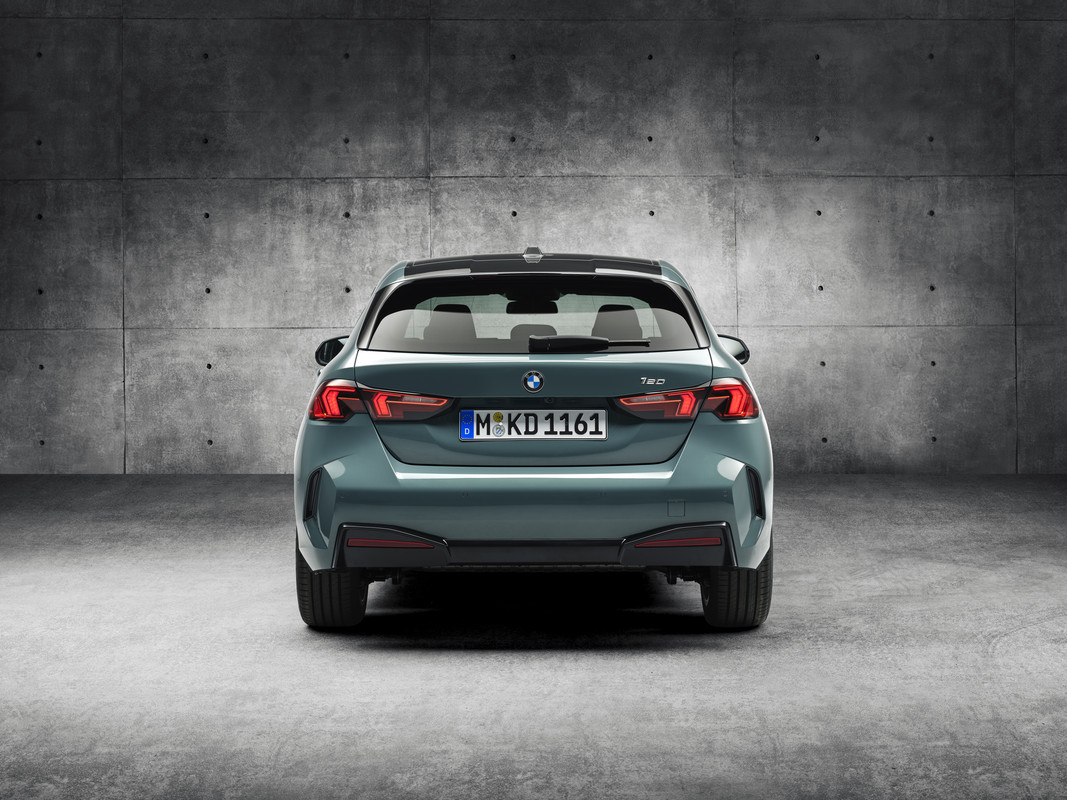P90551943_highRes_the-all-new-bmw-1-se