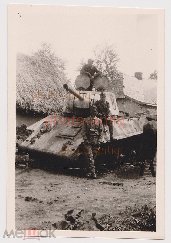 ТАНК, советский, Т-34, обр. 1943, тактический номер 8, поверженный в бою, немецкие солдаты, фронт