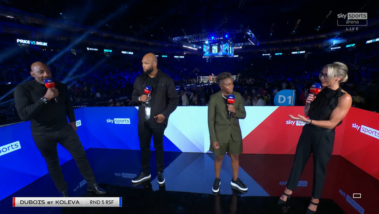 10.15 - 19.30.00 - Live  Fight Night. Long-Standing Rivals Claressa S...-1.m4v_snapshot_01.25.33.694