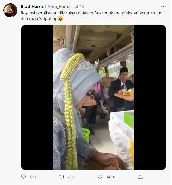 Pernikahan di dalam bus