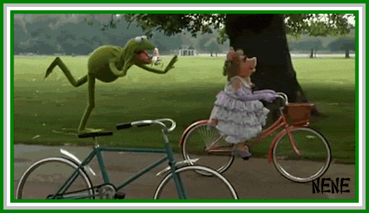 kikker-en-meisje-fiets.gif