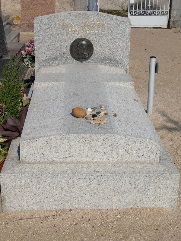 saint-benoit-sur-loire-tombe-de-max-jacob-2