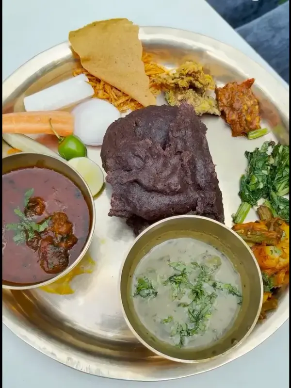 चिकेन करी कोदोको ढिंडो