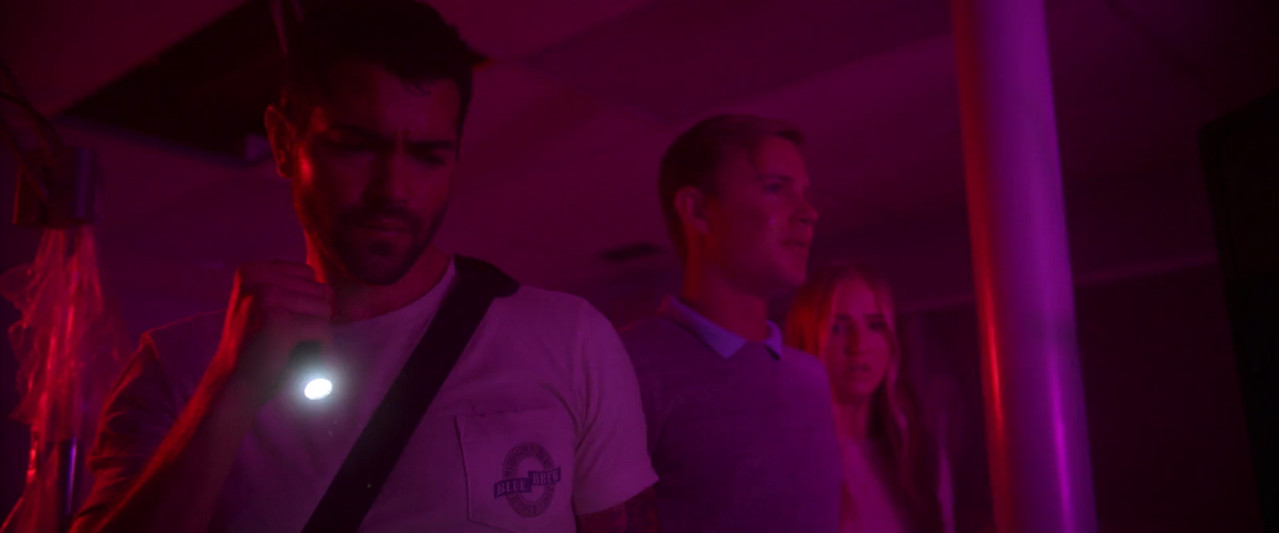 The Ninth Passenger 2018 WebRip [Hindi + Tamil + English] 480p 720p ESub Screenshot