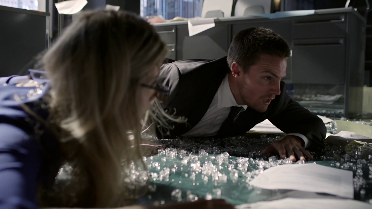 Arrow.S02E01.La.citta.degli.eroi.1080p.BDMux.ITA.ENG.x264-BlackBit[screenshot 8]