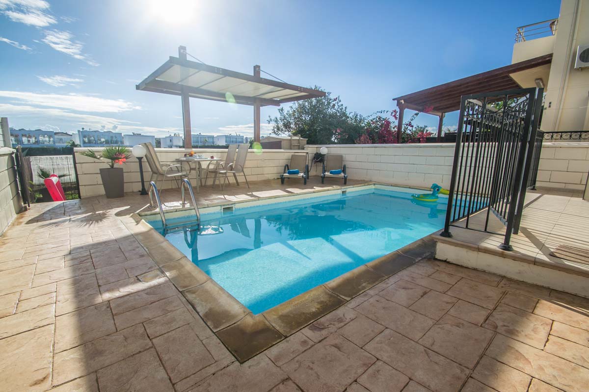 4-VILLA-IN-KAPPARIS-FOR-RENT