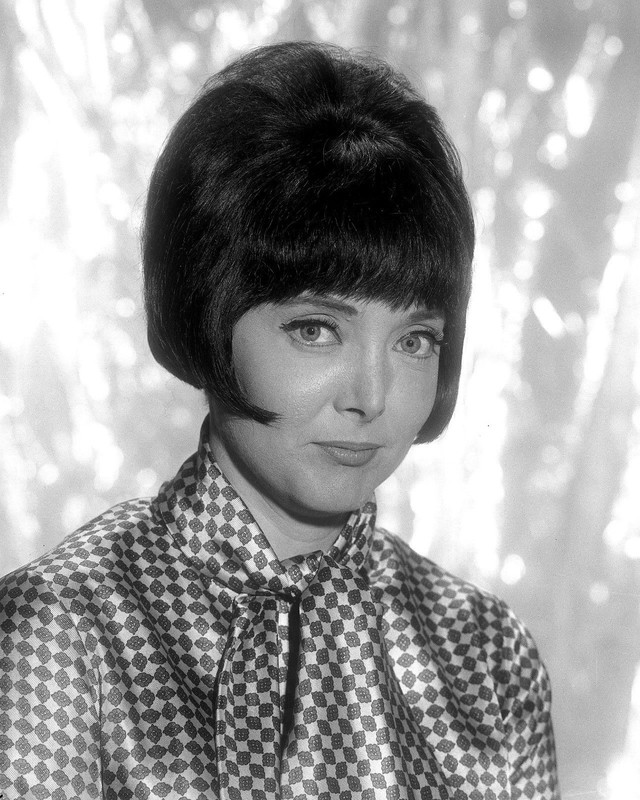 carolyn_jones_b20