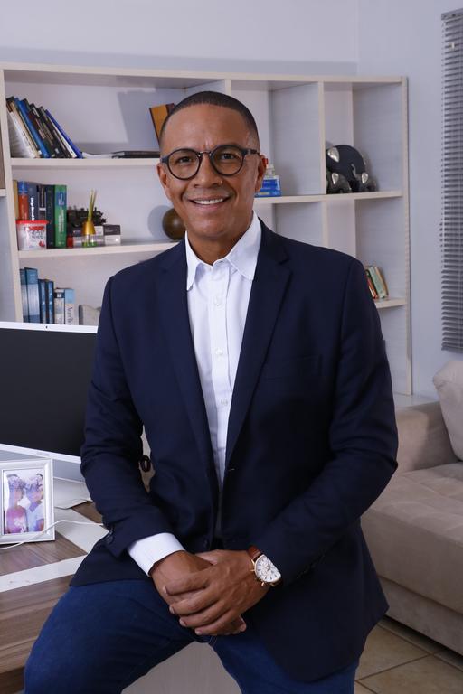 Dr. Anderson Nanan