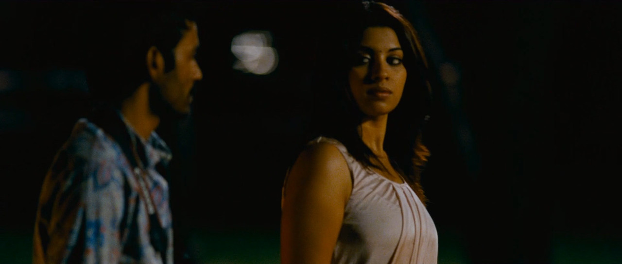 Mayakkam Enna (2011) Tamil - UnTouched True HD 1080p AVC x264 - 6.8GB.00_00_02_24.Still076