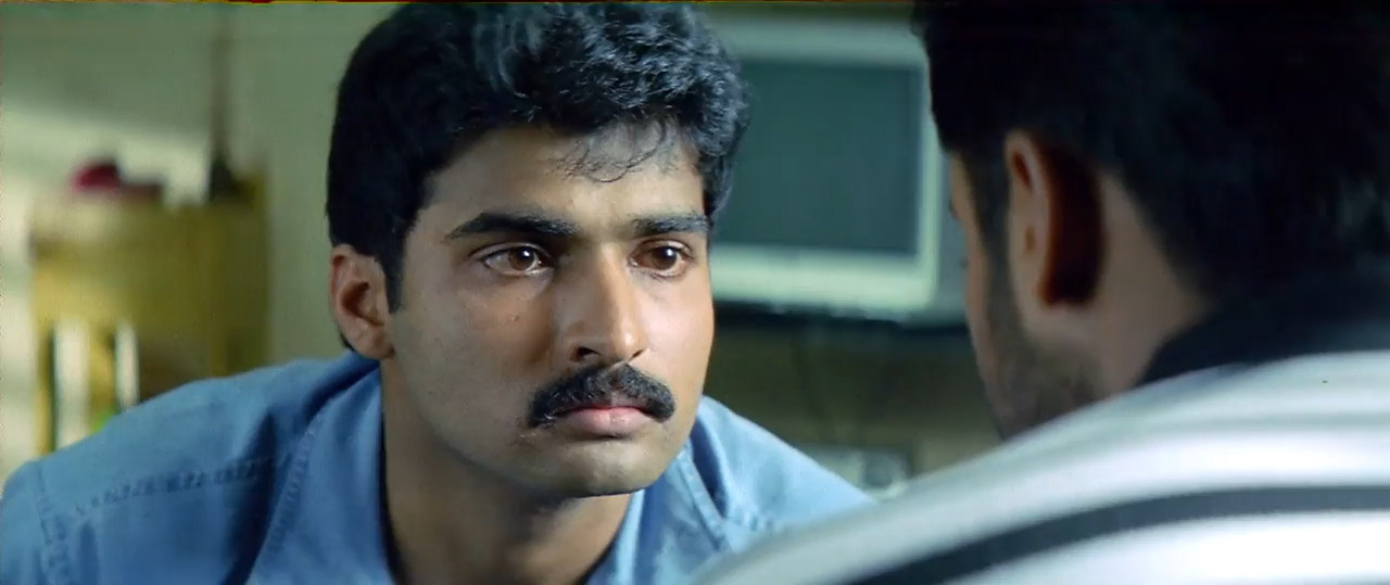 Mounam Pesiyadhe 2002 WebRip [Tamil] 480p, 720p ESub Screenshot