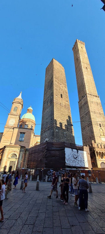 La Toscana 2022: entre termas y cipreses - Blogs de Italia - Bolonia: no solo Pisa tiene torres inclinadas (4)