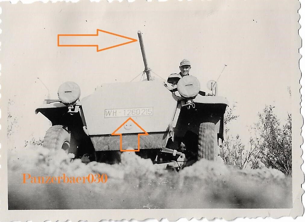 WH Technik Foto Panzerjäger Flammenpanzerwagen Sd.Kfz.251.