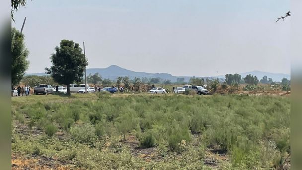 Sin mediar palabra alguna, sicarios aniquilan a tiros a un joven en Guanajuato