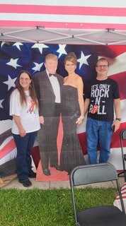 LORI-MIKE-WITH-PRESIDENT-TRUMP-MELANIA-8-27-25
