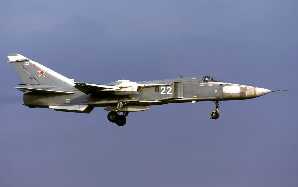 11 ORAP Su-24MR 22 White_0615307_7_1