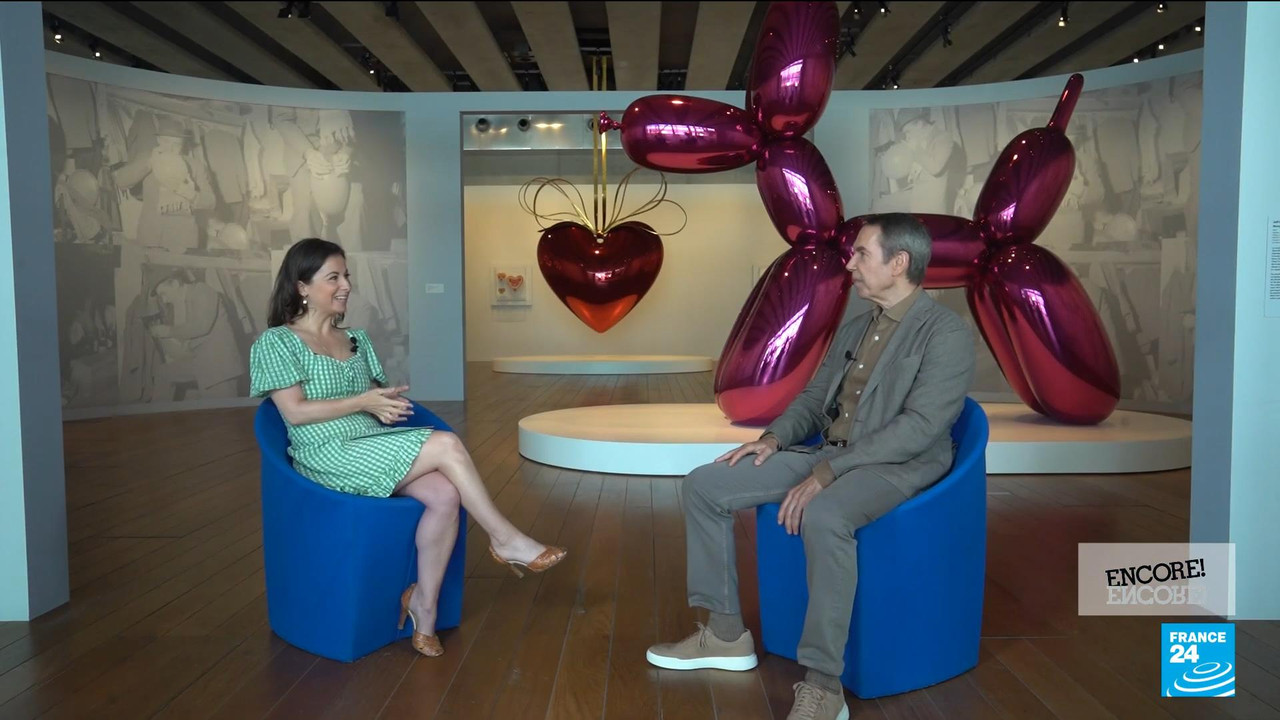 Jeff Koons on juxtaposing the ordinary with the opulent • FRANCE 24 English.mp4_snapshot_00.58_[2021