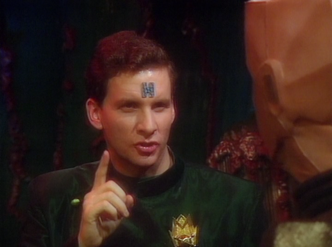 Red.Dwarf.S04E02.D.N.A.1080p.FLAC.2.0.AVC.REMUX-FraMeSToR[SS]15