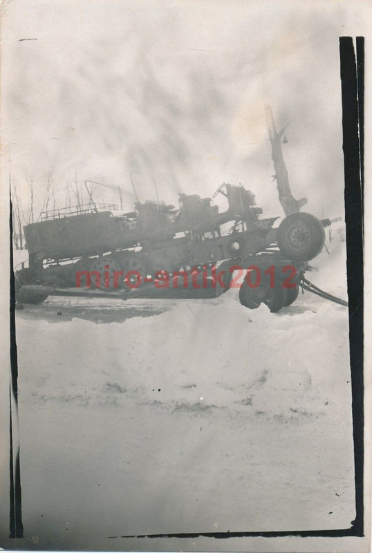 Foto, zerstörte Halbkette auf schweren Transport