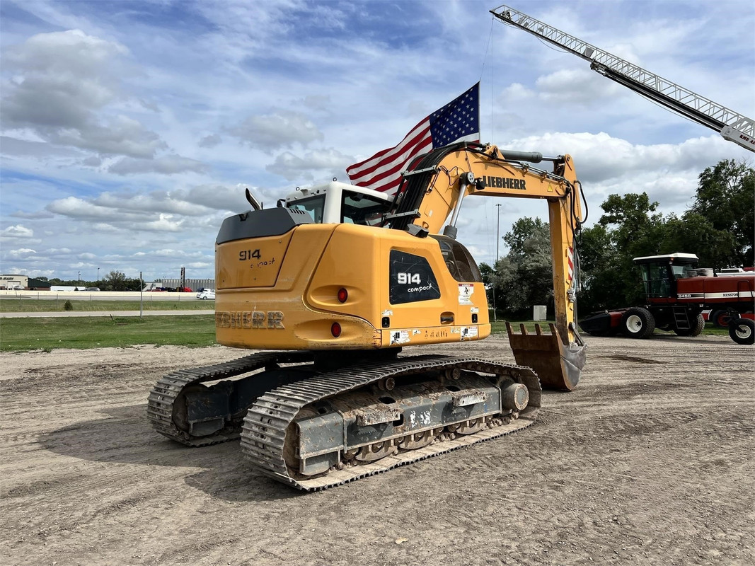 Caterpillar Backhoe Loader | Cabbed Backhoe Rental