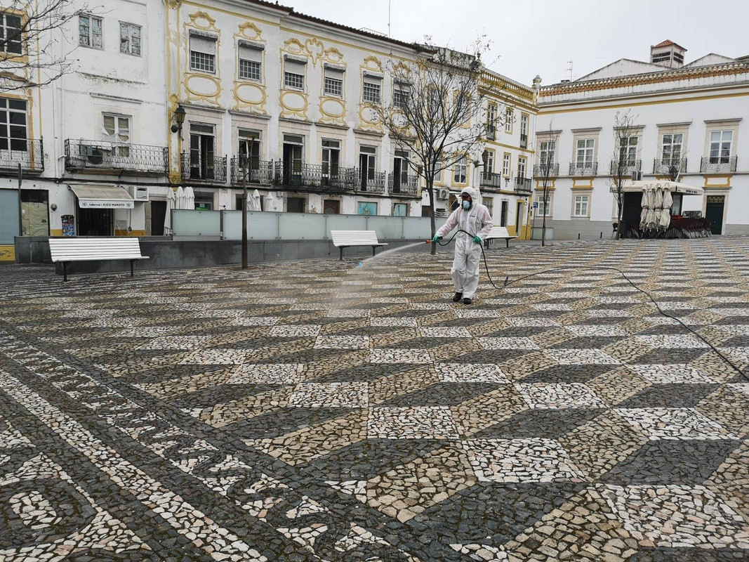 ELVAS:COVID-19: CÂMARA MUNICIPAL REALIZOU AÇÃO DE HIGIENIZAÇÃO DE VIAS E ESPAÇOS PÚBLICOS 1