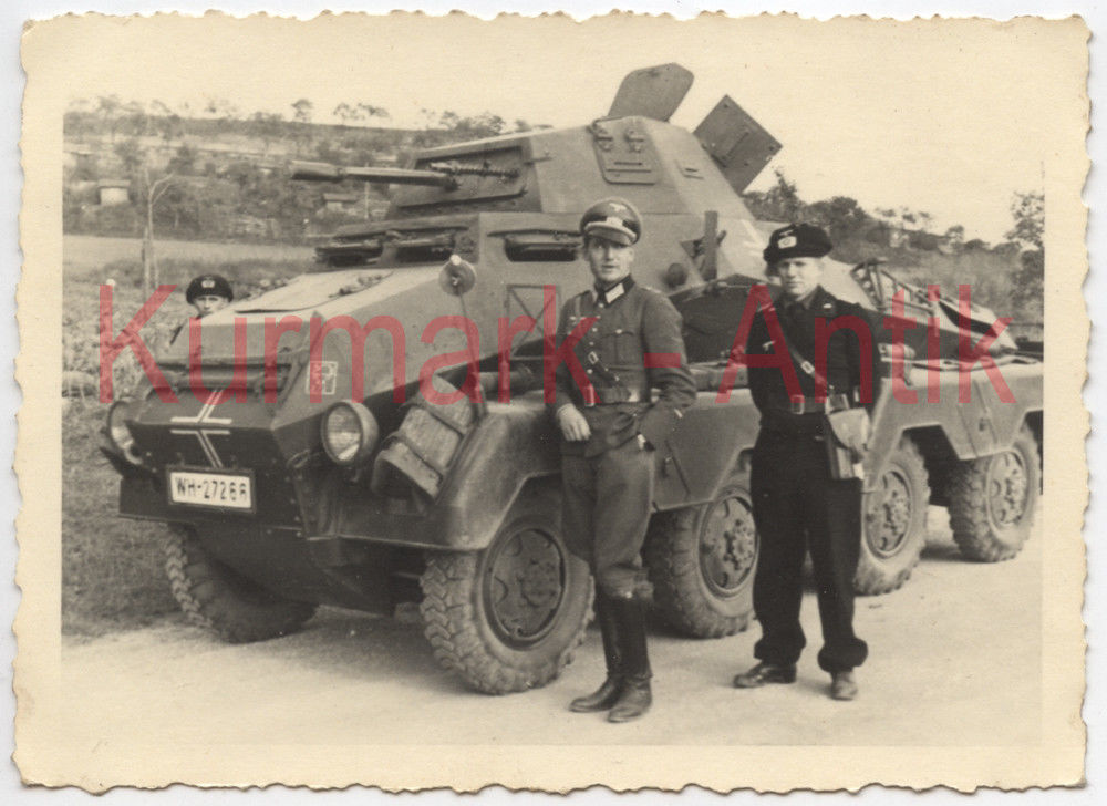 Foto Wehrmacht Panzer Spähwagen crew 8 Rad crash Front Portrait 