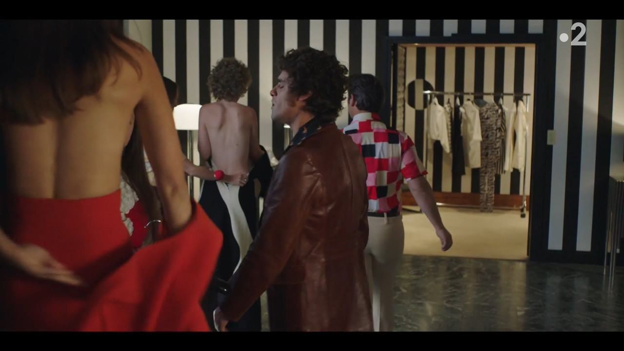 2022-05-13_21_10_Fr2_Les-petits-meurtres-d-Agatha-Christie-70-s_3x2_La-chambre-noire.mp4_snapshot_35