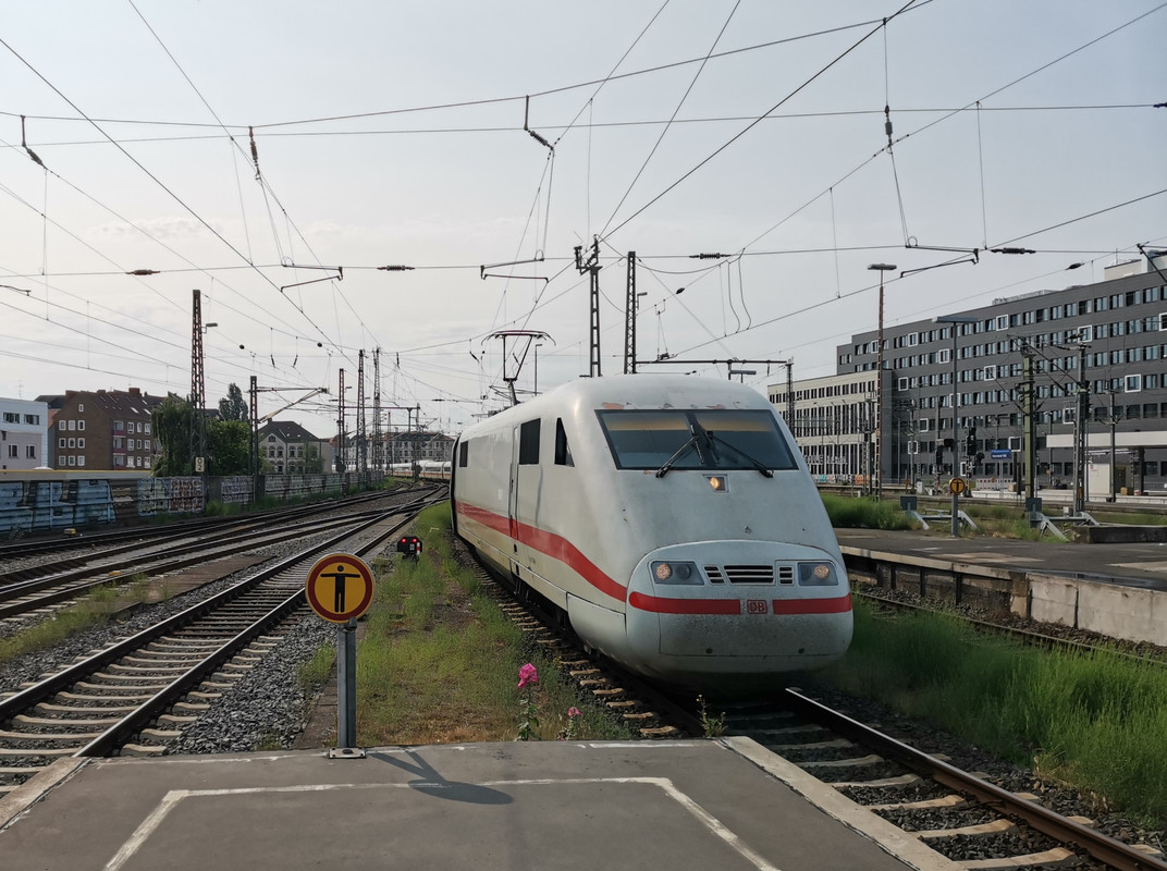 https://i.postimg.cc/T1dD4qWm/32-250604-006-Hannover-ICE-1944-401-006.jpg