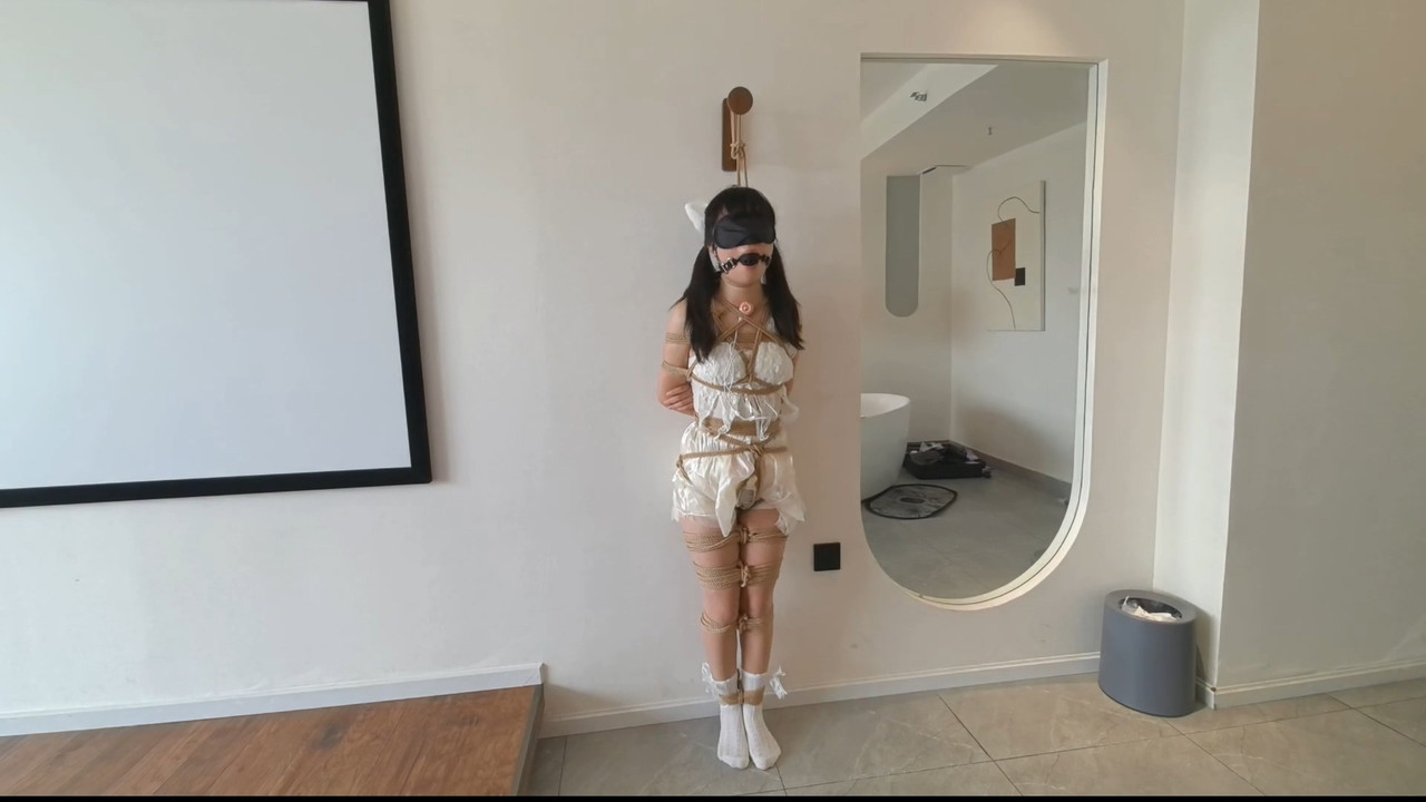 FXX 直立缚踮脚绞刑.mp4_20250728_131950.025